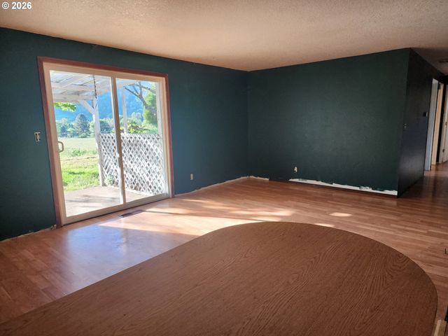 271 DONALD Ter, Myrtle Creek, OR 97457