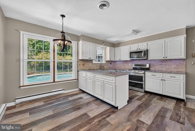 429 PAWNEE DR, Mechanicsburg, PA 17050
