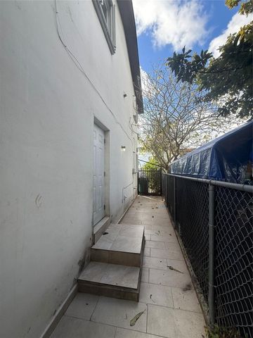 7325 SW 22 Street A, Miami, FL 33122