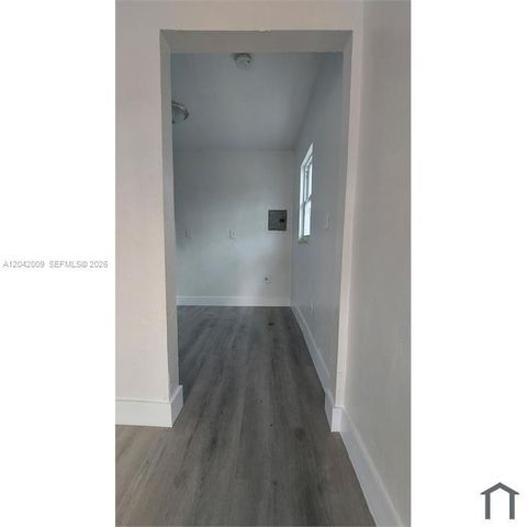 2927 NW 60th St, Miami, FL 33142