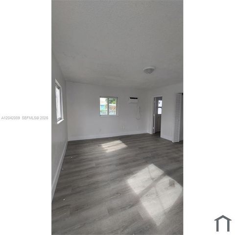 2927 NW 60th St, Miami, FL 33142