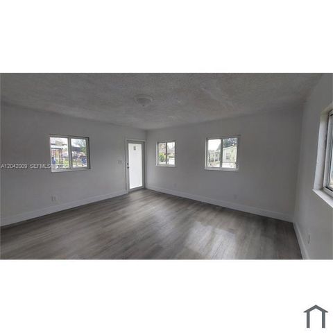 2927 NW 60th St, Miami, FL 33142