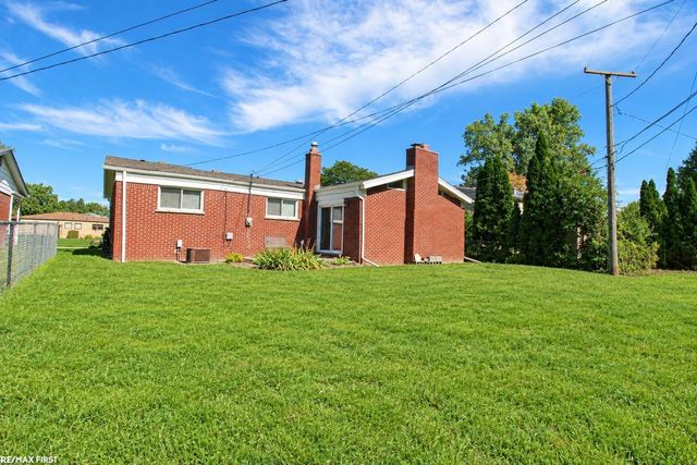 8436 Fairfax Drive, Sterling Heights, MI 48312