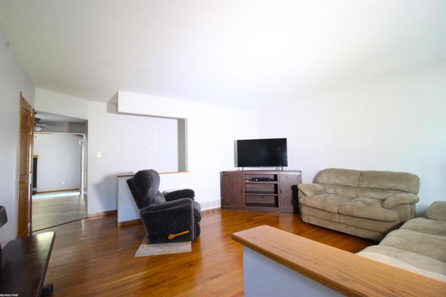 8436 Fairfax Drive, Sterling Heights, MI 48312