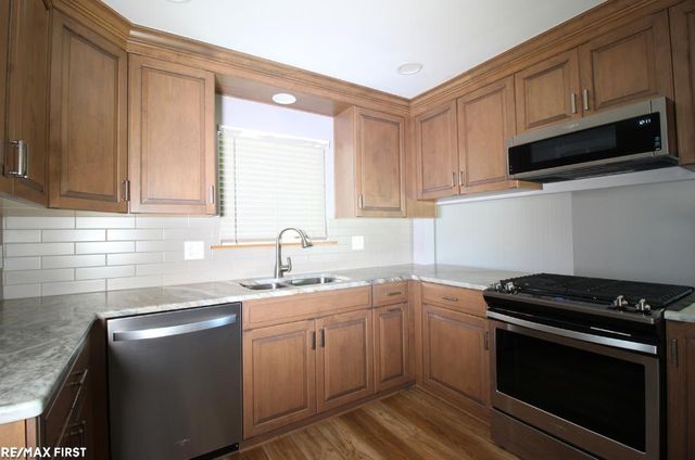8436 Fairfax Drive, Sterling Heights, MI 48312