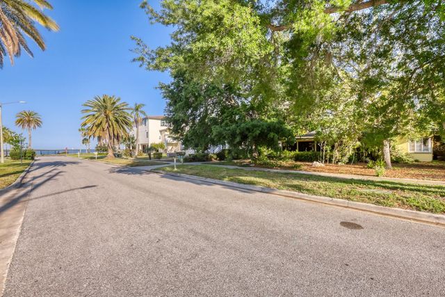 224 LYNDHURST STREET, Dunedin, FL 34698