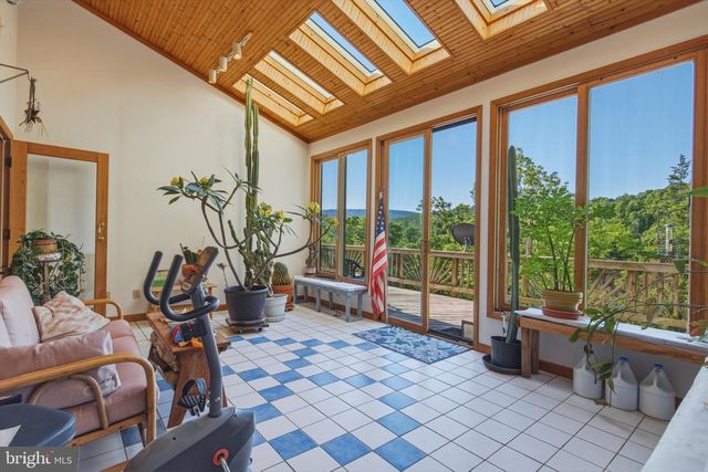 1639 SUGAR HILL RD, Maurertown, VA 22644