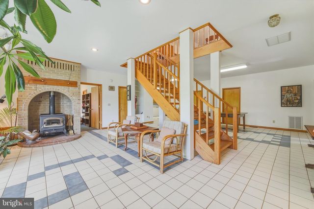 1639 SUGAR HILL RD, Maurertown, VA 22644