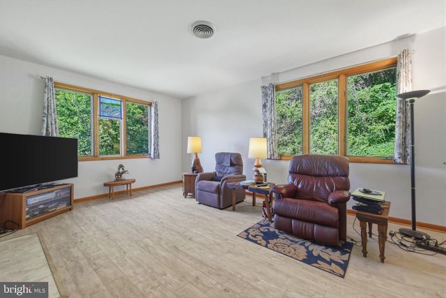 1639 SUGAR HILL RD, Maurertown, VA 22644