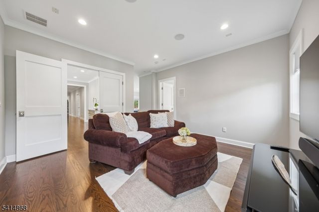 1 Cora Way, Millburn Twp., NJ 07078