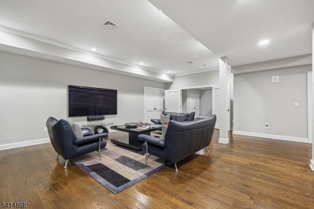 1 Cora Way, Millburn Twp., NJ 07078
