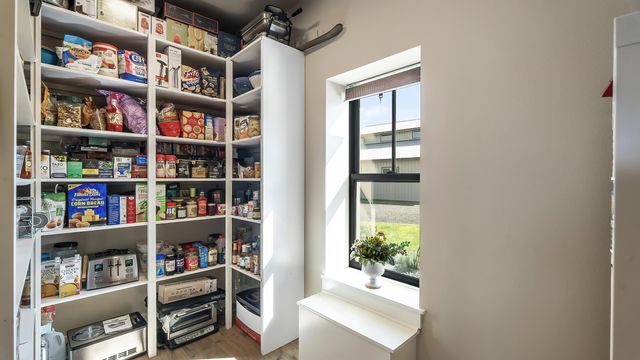 18524 N Valley Rd, Nine Mile Falls, WA 99026