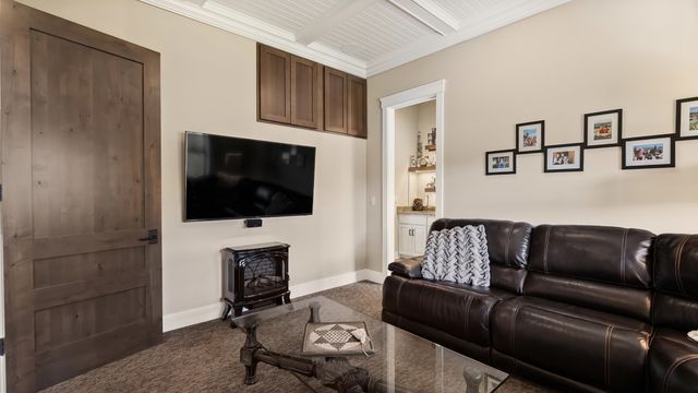 18524 N Valley Rd, Nine Mile Falls, WA 99026