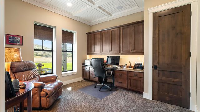 18524 N Valley Rd, Nine Mile Falls, WA 99026