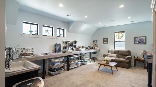 18524 N Valley Rd, Nine Mile Falls, WA 99026