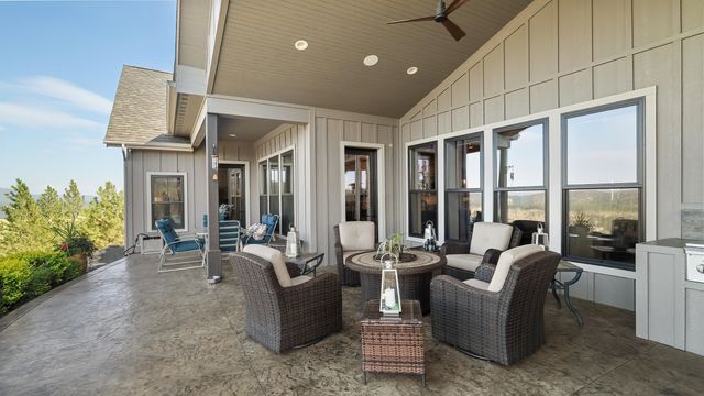 18524 N Valley Rd, Nine Mile Falls, WA 99026