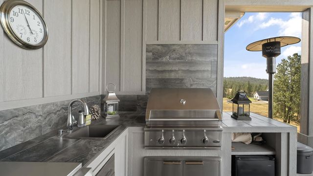 18524 N Valley Rd, Nine Mile Falls, WA 99026