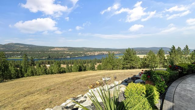 18524 N Valley Rd, Nine Mile Falls, WA 99026