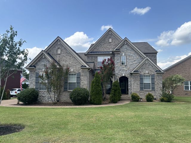 1081 Avery Trace Cir, Hendersonville, TN 37075