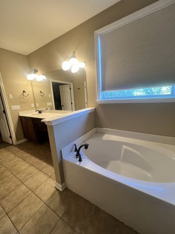 1081 Avery Trace Cir, Hendersonville, TN 37075
