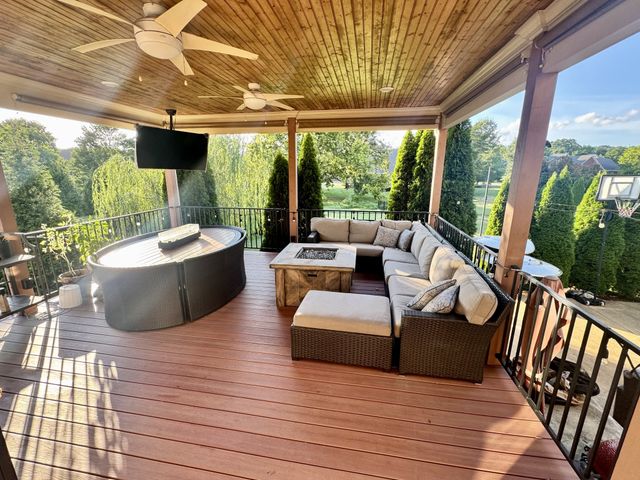 1081 Avery Trace Cir, Hendersonville, TN 37075
