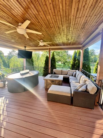1081 Avery Trace Cir, Hendersonville, TN 37075