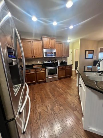 1081 Avery Trace Cir, Hendersonville, TN 37075