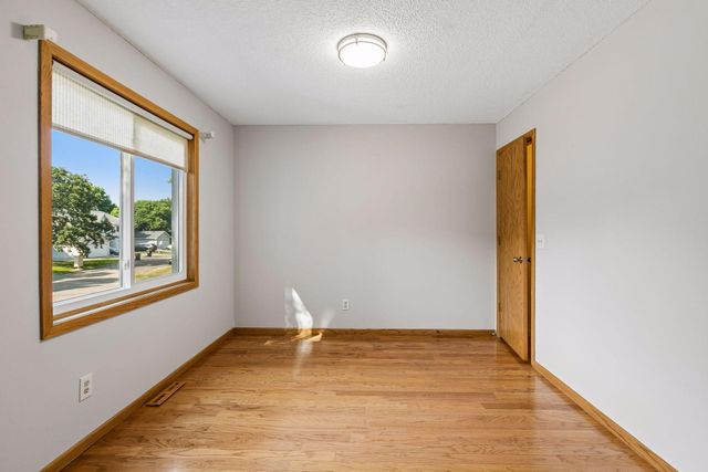 8865 Norway Street NW, Coon Rapids, MN 55433