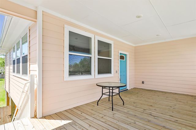 353 Bay Oaks Drive, La Porte, TX 77571