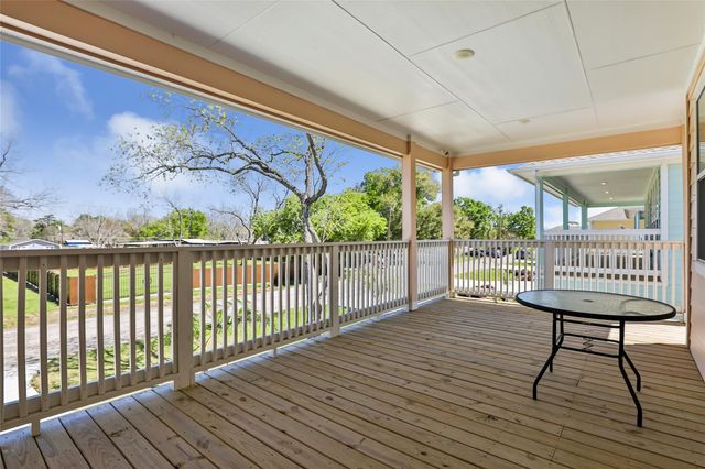 353 Bay Oaks Drive, La Porte, TX 77571