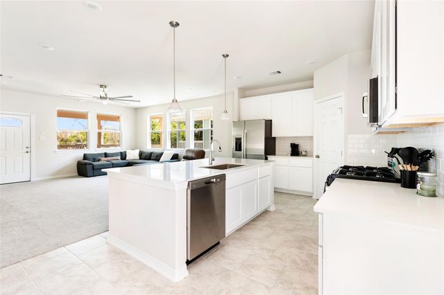 353 Bay Oaks Drive, La Porte, TX 77571