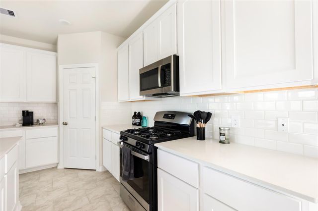 353 Bay Oaks Drive, La Porte, TX 77571