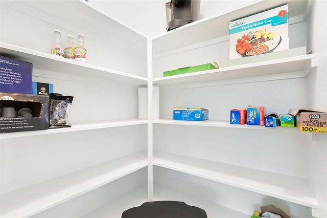 353 Bay Oaks Drive, La Porte, TX 77571