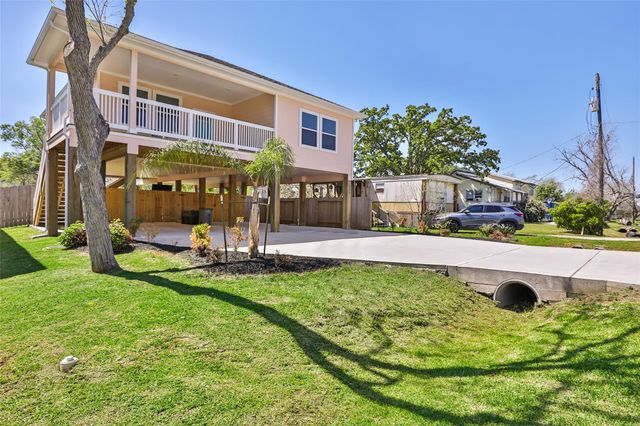 353 Bay Oaks Drive, La Porte, TX 77571