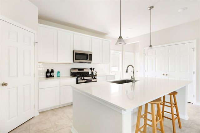 353 Bay Oaks Drive, La Porte, TX 77571