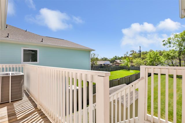 353 Bay Oaks Drive, La Porte, TX 77571