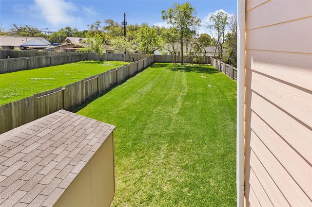 353 Bay Oaks Drive, La Porte, TX 77571