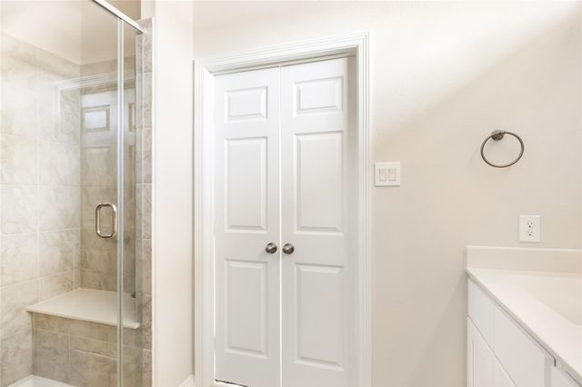 353 Bay Oaks Drive, La Porte, TX 77571