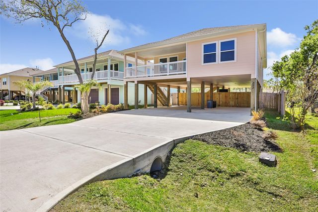 353 Bay Oaks Drive, La Porte, TX 77571