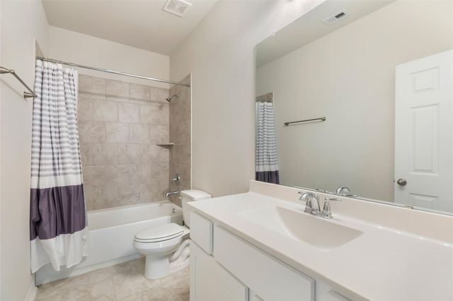 353 Bay Oaks Drive, La Porte, TX 77571