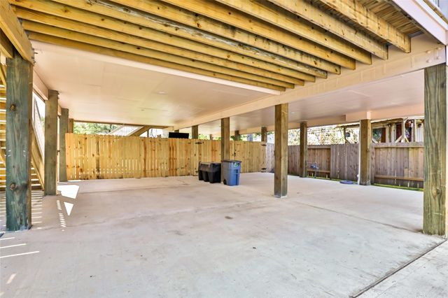 353 Bay Oaks Drive, La Porte, TX 77571