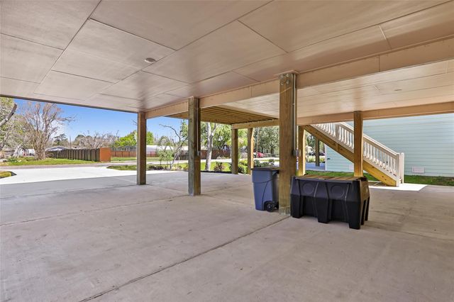 353 Bay Oaks Drive, La Porte, TX 77571