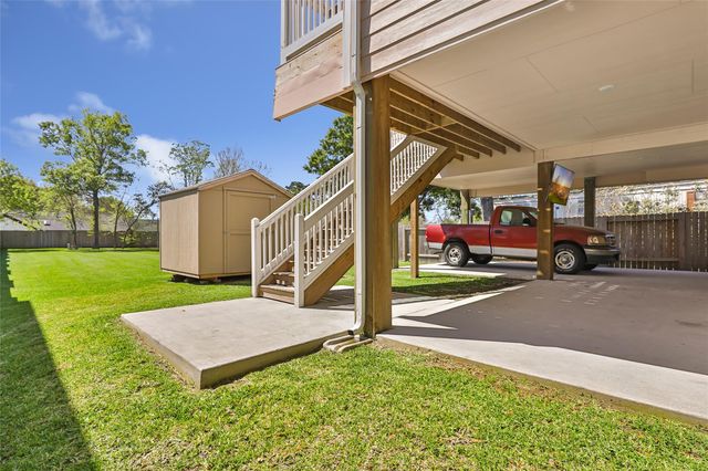 353 Bay Oaks Drive, La Porte, TX 77571