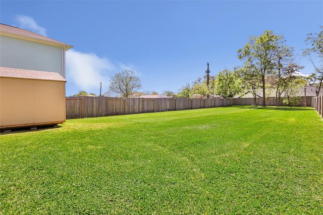 353 Bay Oaks Drive, La Porte, TX 77571