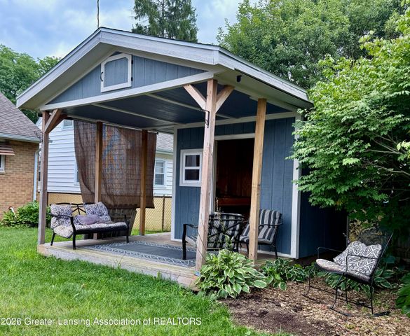 2510 Wellington Road, Lansing, MI 48910