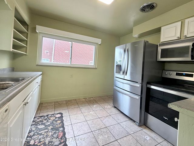 2510 Wellington Road, Lansing, MI 48910