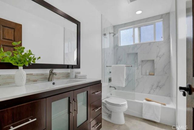 4392 Pampas Road, Woodland Hills, CA 91364