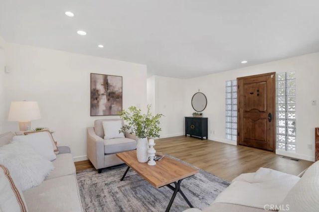4392 Pampas Road, Woodland Hills, CA 91364