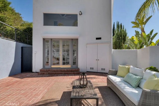 4392 Pampas Road, Woodland Hills, CA 91364