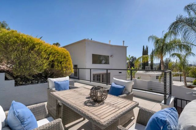 4392 Pampas Road, Woodland Hills, CA 91364